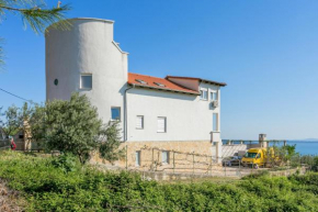 Apartments with a parking space Kastel Kambelovac, Kastela - 21027